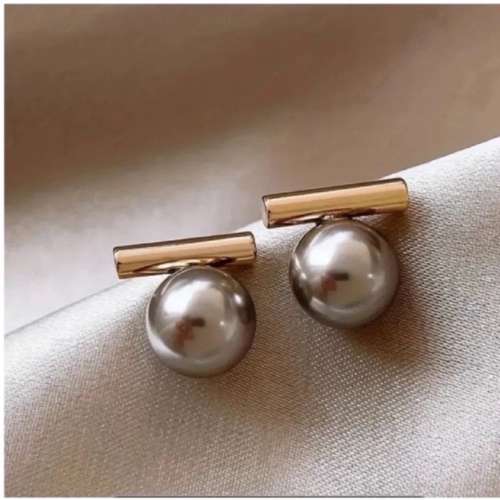NWOT Lorelei Tahitian Pearl Post Earrings